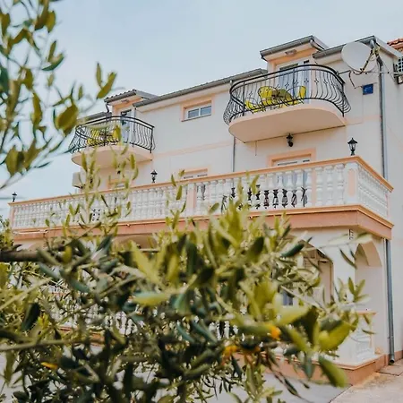 With A Parking Space - 15734 Apartman Vodice