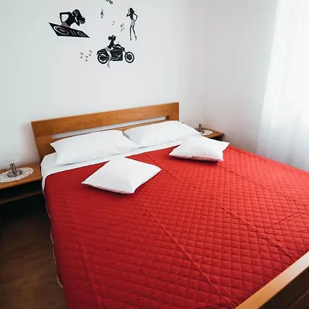 Apartman With A Parking Space - 15734