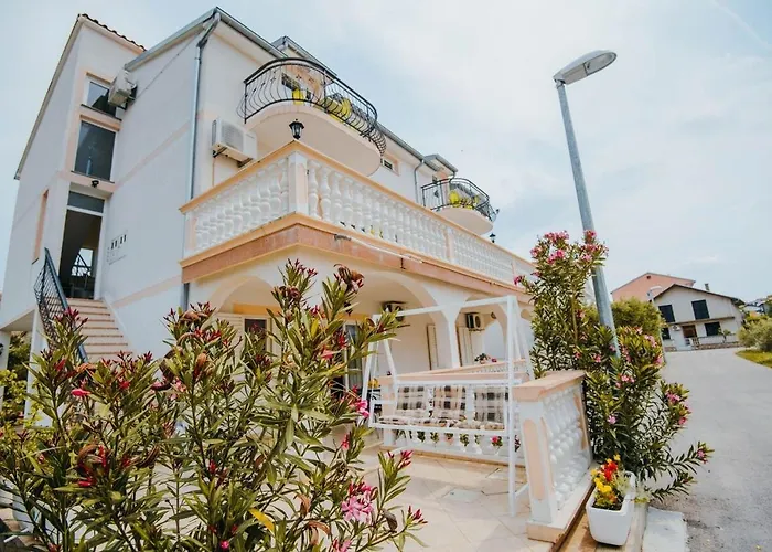 With A Parking Space - 15734