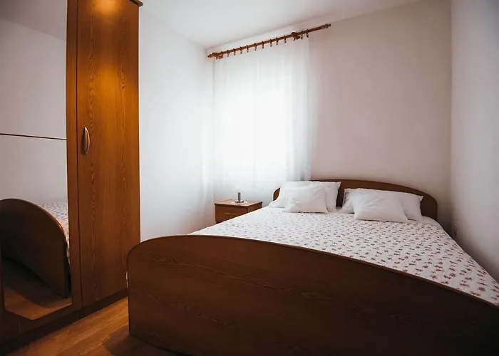 With A Parking Space - 15734